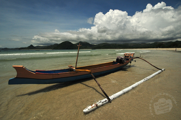 Lombok Island, Gili Meno Island, fisherman's canoe, sandy beach, seascape, cumulus nimbus cloud, Indonesia, Southest Asia, travel, tourism, interesting scenery, getaway photos, vacation, holiday pictures, travel photos, photo, free photo, stock photos, royalty-free image, free download image