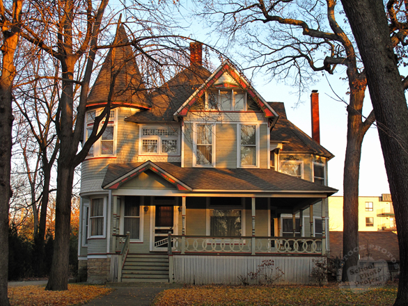 house, retro house, vintage house, old cottage, single family house, Victorian style architecture, building, free photo, picture, image, free images download, stock photography, stock images, royalty-free image