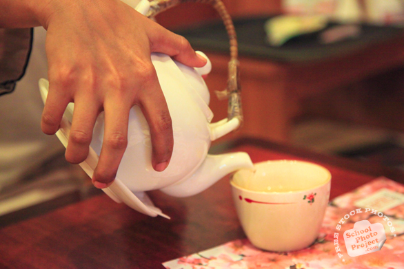 serving tea, ocha, cold ocha, green tea, teacup, teapot, Japanese tea, traditional drink, drink photos, tatami, free photo, stock photo, free picture, stock images, royalty-free image