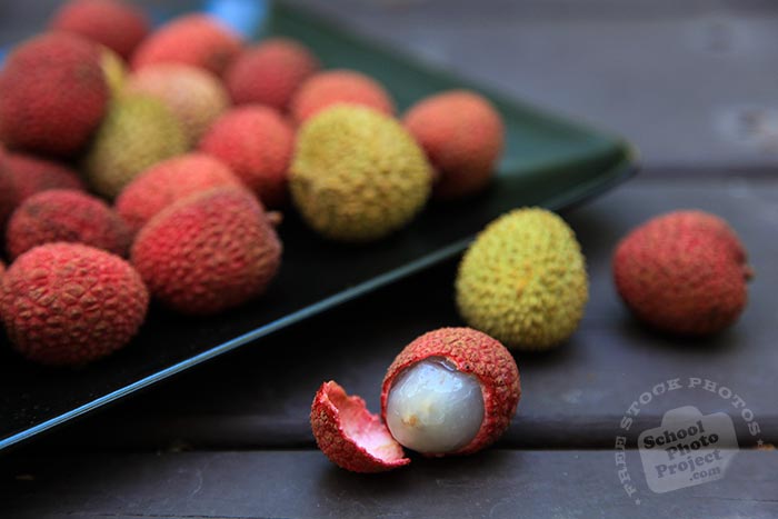 peeled lychee, ripe lychees on plate, picture of lychees, fresh lychee, fruit photo, free stock photo, stock photography, royalty-free image
