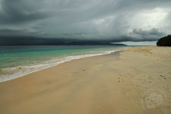 sandy beach, seaside, cumulonimbus cloud, cloudy sky, stormy, tropical island, panorama, nature photo, free stock photo, free picture, stock photography, royalty-free image