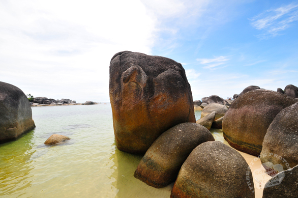 Belitung, Belitong, pulau Belitung, Belitung islands, Belitung beach, Bangka Belitung, kepulauan Bangka-Belitung, Indonesia, sandy beach, coconut trees, palm trees, boulders, rock, seascape, sea side, travel photo, free photo, stock photo, stock photography, royalty-free image